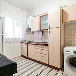 Sleek Flat Within Walking Distance To Pera Museum