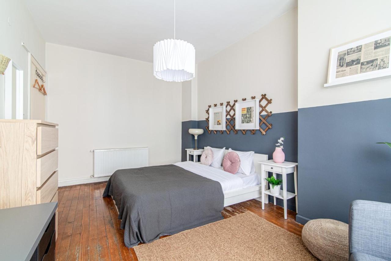 Sleek Flat Within Walking Distance To Pera Museum Daire *