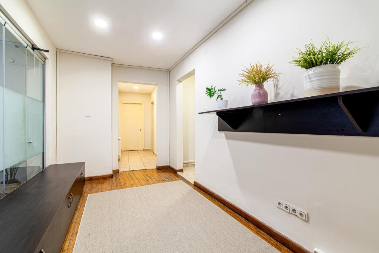 Sleek Flat Within Walking Distance To Pera Museum Daire